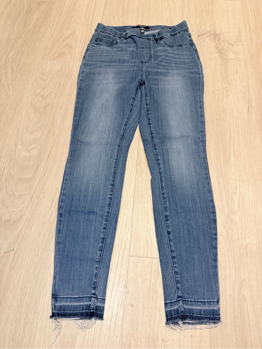 Judy Blue Women’s Mid Wash Blue Skinny Jeans